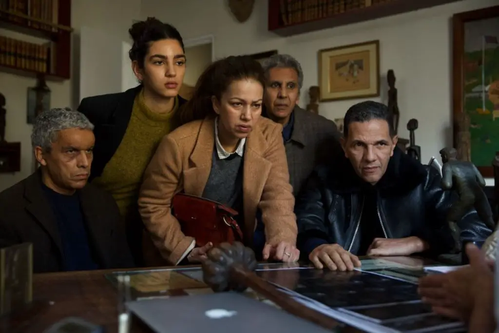 Frame di Ritratto di famiglia (2022)
