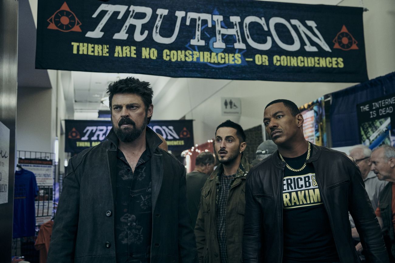 Karl Urban, Tomer Capone e Laz Alonso in una scena di The Boys (2024)