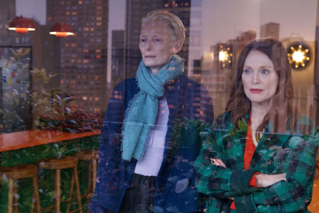 The room next door - Julianne Moore e Tilda Swinton in un frame