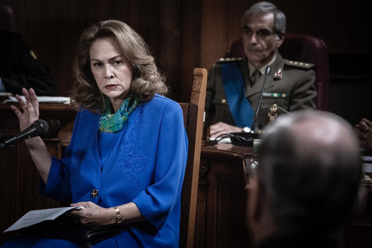 Elena Sofia Ricci in La farfalla impazzita (2025)