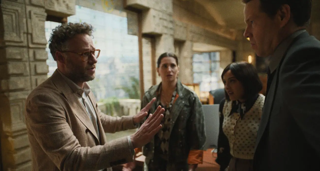 Seth Rogen, Ike Barinholtz, Chase Sui Wonders e Kathryn Hahn in una scena di "The Studio" (2025)