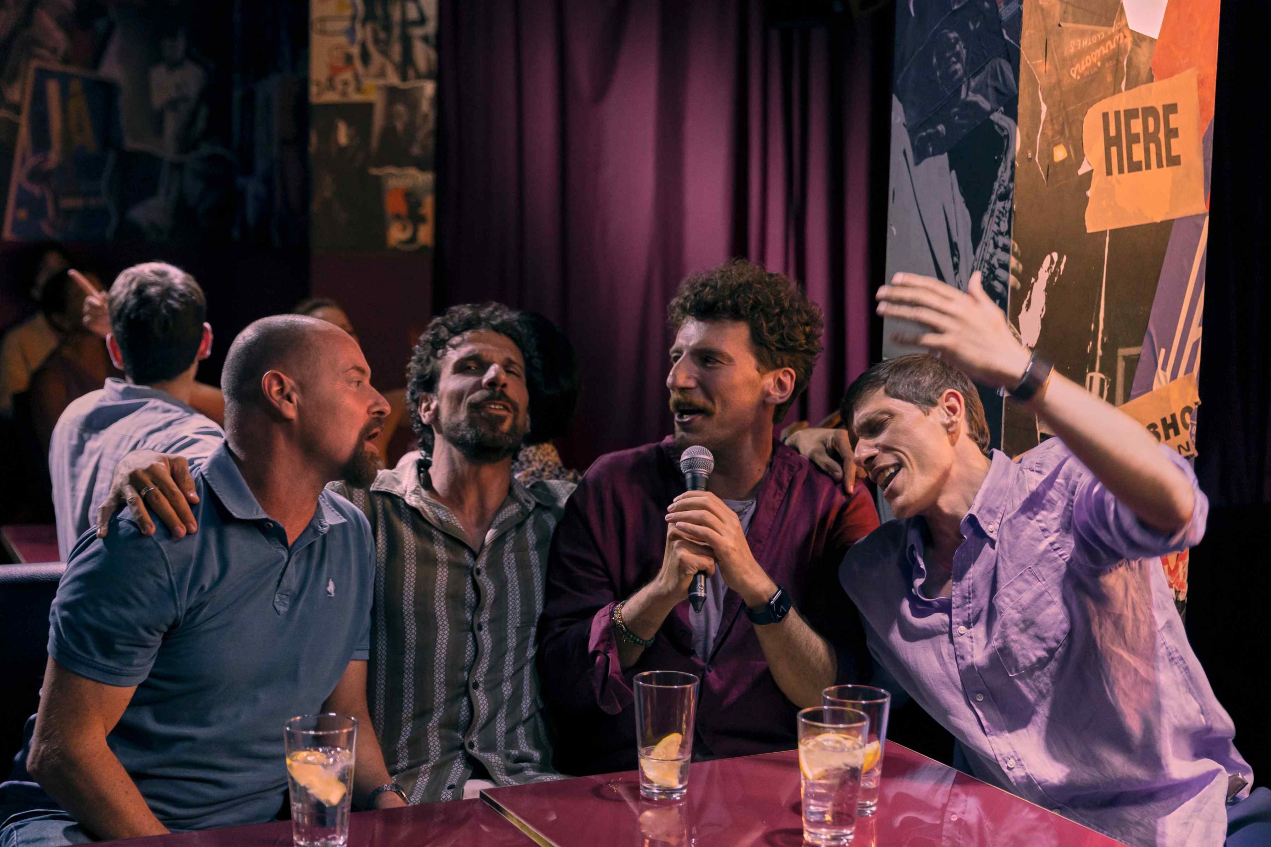 Maschi Veri. (L to R) Pietro Sermonti as Luigi, Francesco Montanari as Riccardo, Maurizio Lastrico as Mattia, Matteo Martari as Massimo in Maschi Veri episode 105 of Maschi Veri. Cr. Lucia Iuorio Netflix © 2025