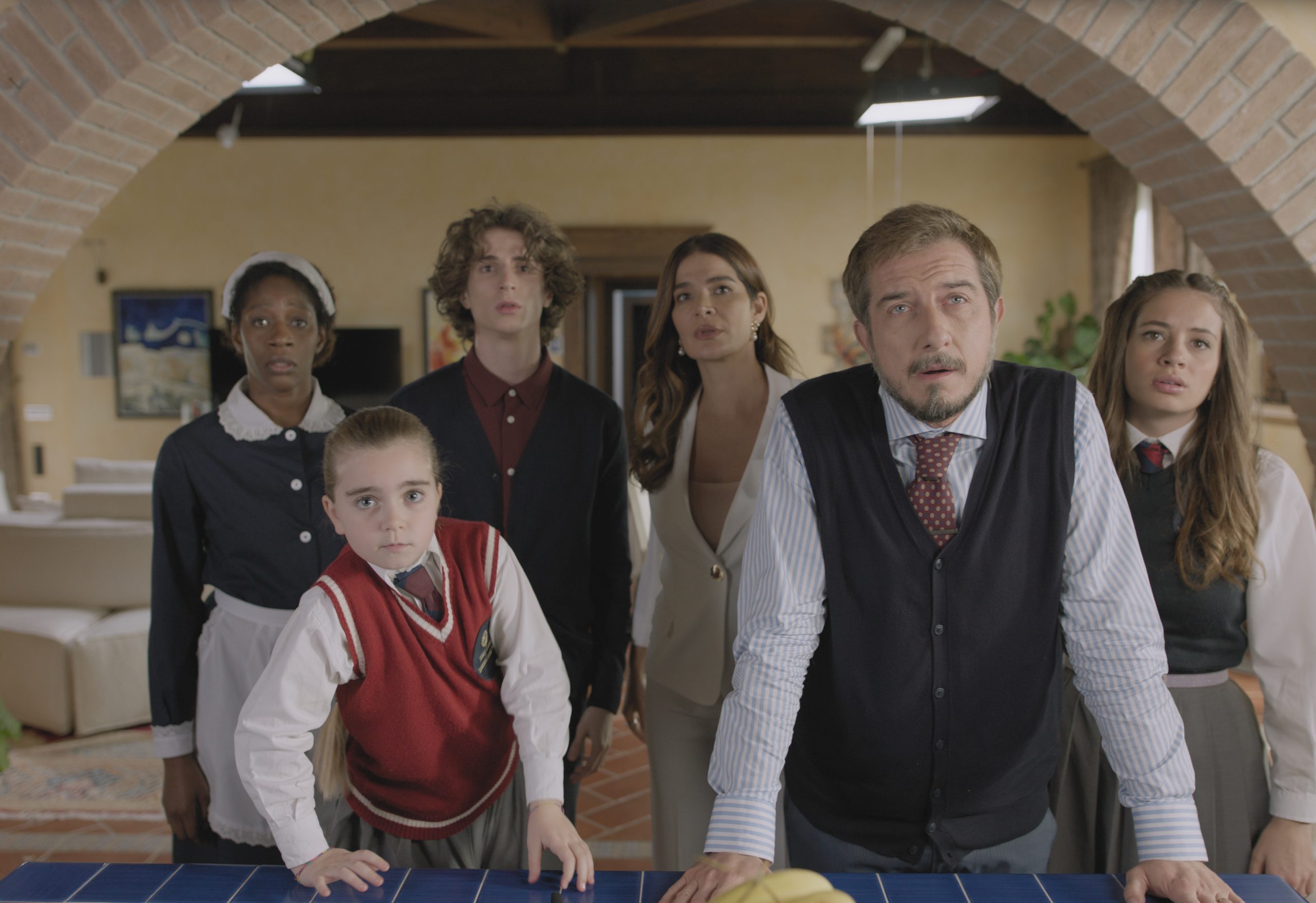 Poveri noi (2025) – Regia di Fabrizio Maria Cortese – © Orange Pictures, Rai Cinema – Distribuzione: Adler Entertainment – Ufficio stampa: Ornato Comunicazione – Immagine concessa per uso editoriale.