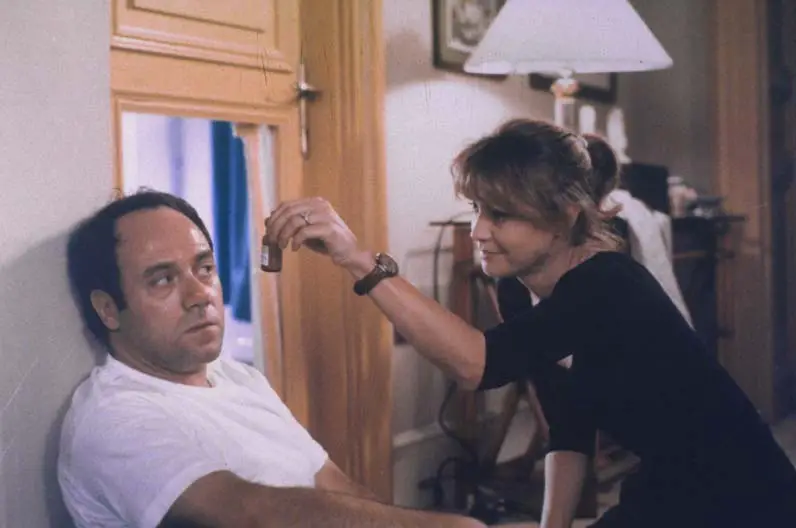 Gli attori Carlo Verdone (a sinistra) e Margherita Buy (a destra) in uno scatto di scena sul set del film Maledetto il giorno che t'ho incontrato (1992) di Carlo Verdone.