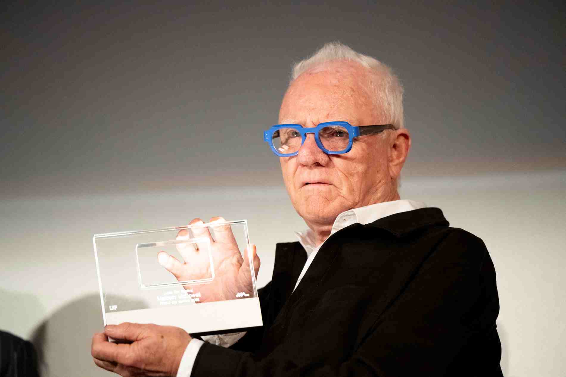Malcolm McDowell riceve il Premio alla Carriera al Lucca Film Festival 2025 - Immagine ricevuta per uso stampa dal Lucca Film Festival