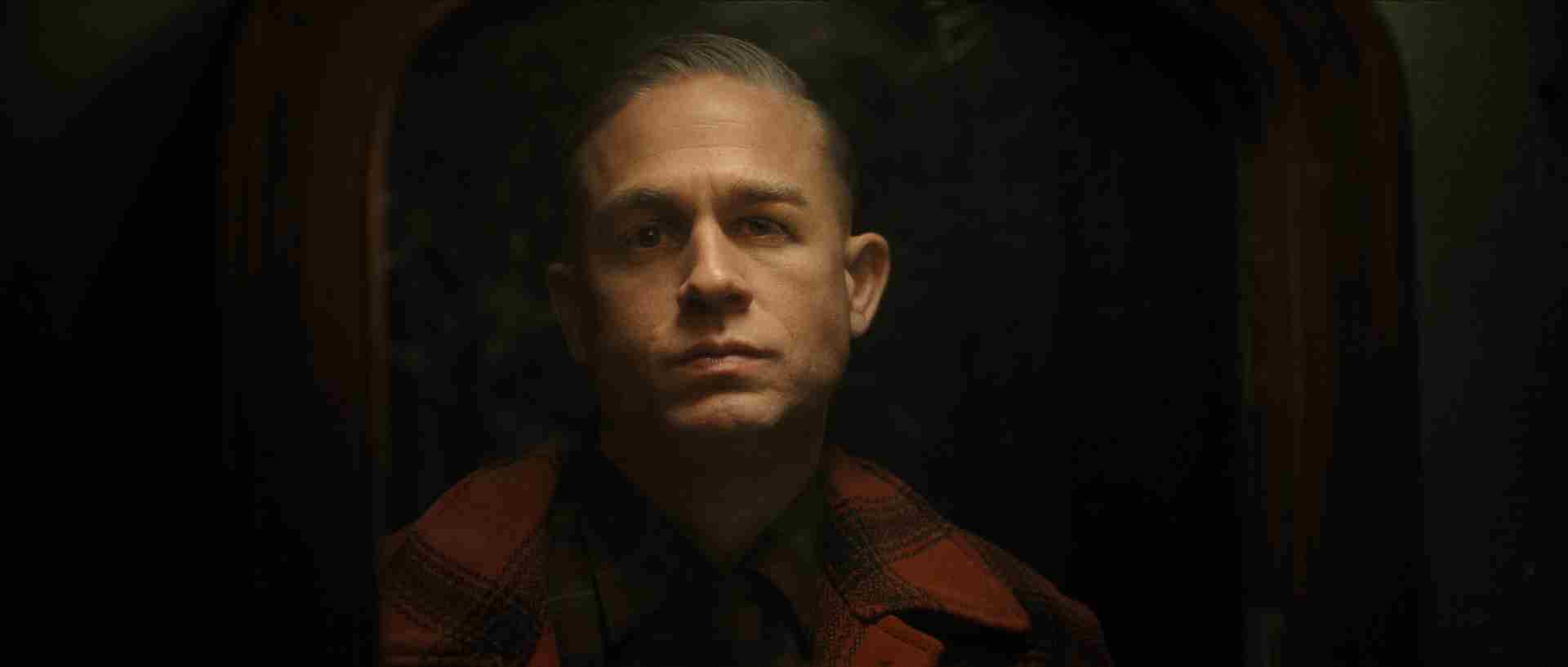 Monster: The Ed Gein Story. Charlie Hunnam as Ed Gein in episode 302 of Monster: The Ed Gein Story. Cr. Courtesy Of Netflix © 2025