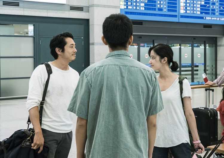Ah-in Yoo, Steven Yeun, and Jong-seo Jun in Beoning (2018)