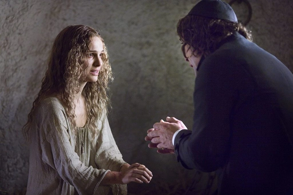 Natalie Portman e Javier Bardem in L'ultimo inquisitore