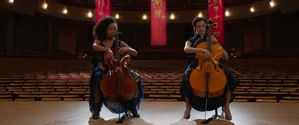 Logan Browning e Allison Williams in The Perfection