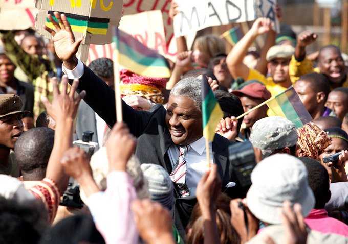 Idris Elba in Mandela: La lunga strada verso la libertà (2013)