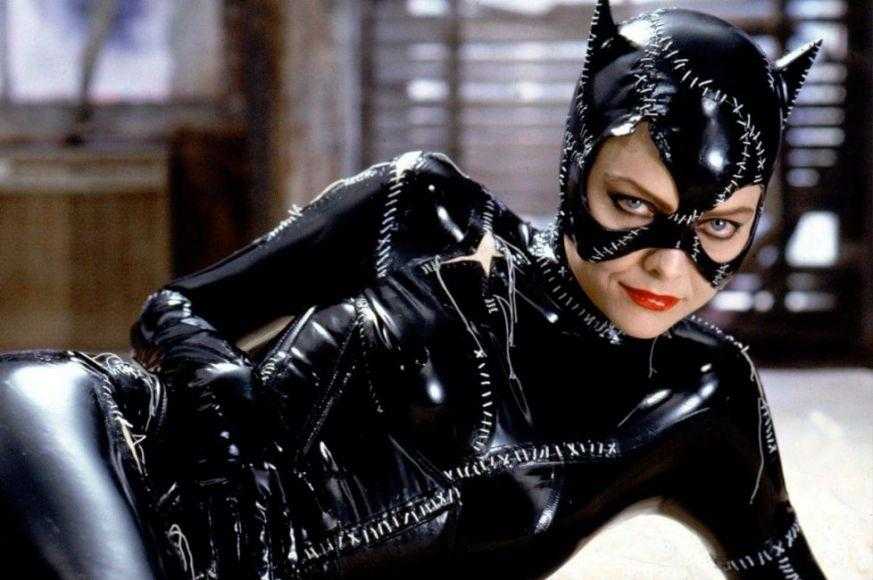 Catwoman (Michelle Pfeiffer) in una scena del film - Batman Returns