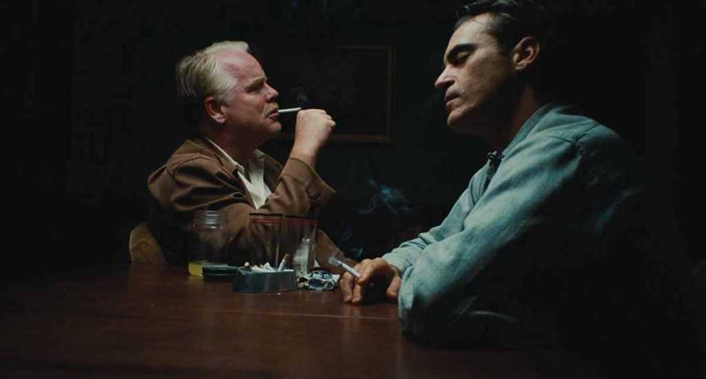 Philip Seymour Hoffman e Joaquin Phoenix in The Master