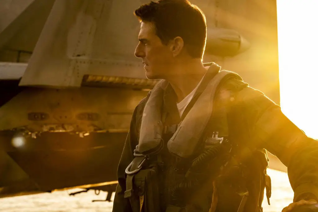 Tom Cruise torna a interpretare il Capitano Pete "Maverick" Mitchell in Top Gun: Maverick.