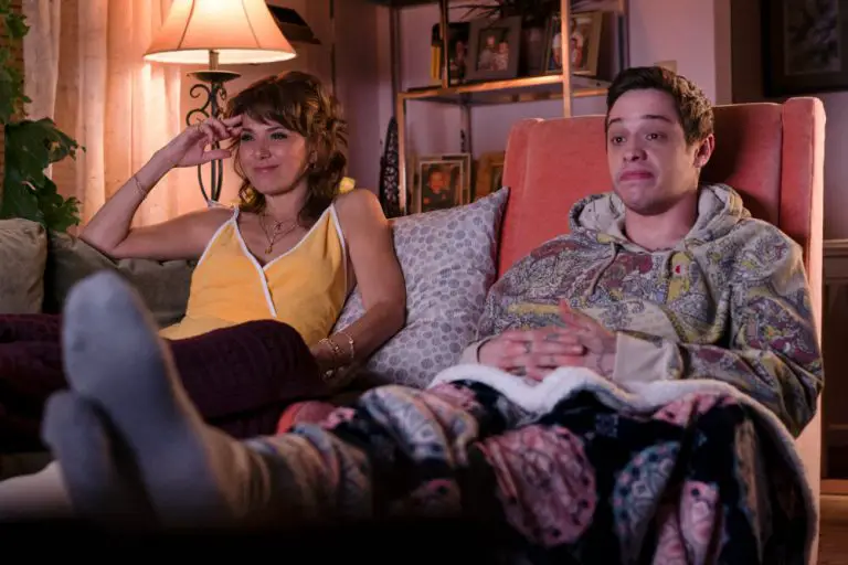 (from left) Margie Carlin (Marisa Tomei) and Scott Carlin (Pete Davidson) in The King of Staten Island, directed by Judd Apatow.