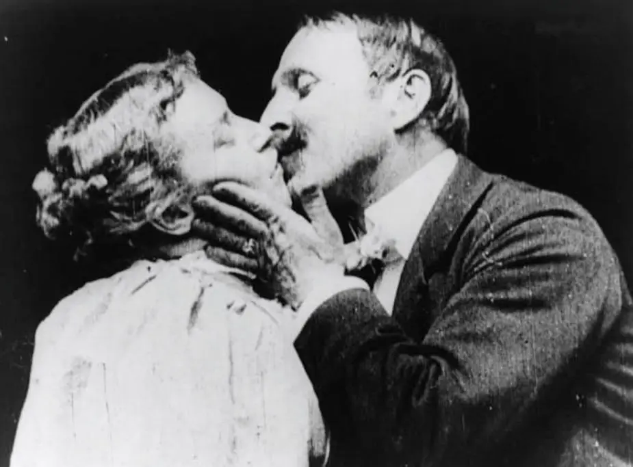  The kiss (1896).