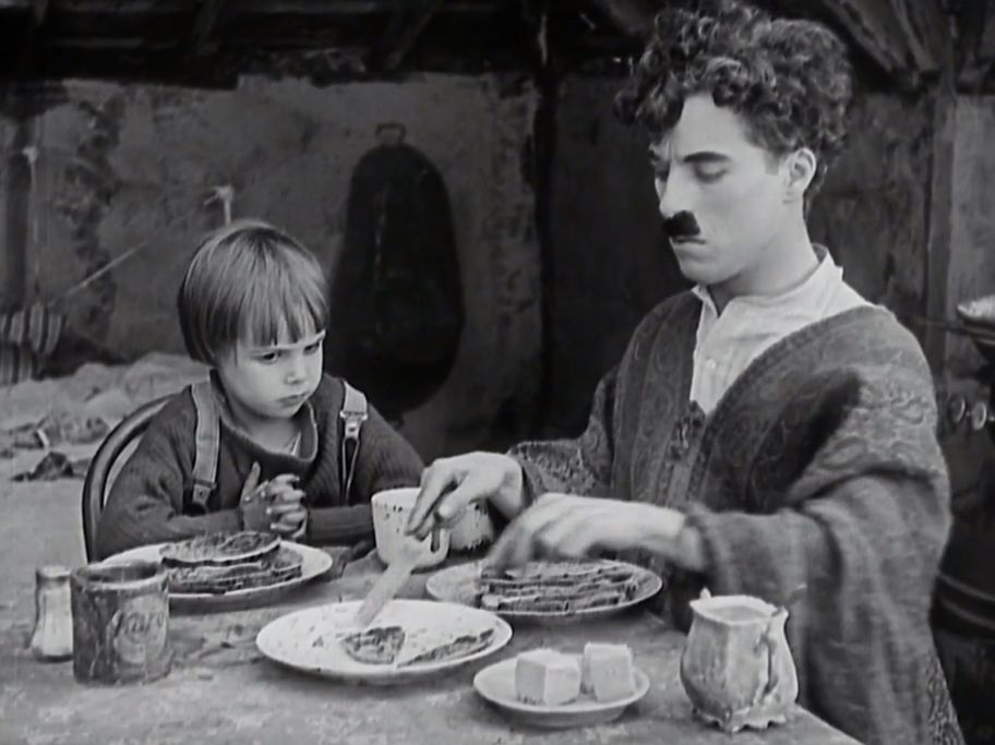 Jackie Coogan e Charlie Chaplin in Il monello (1921)