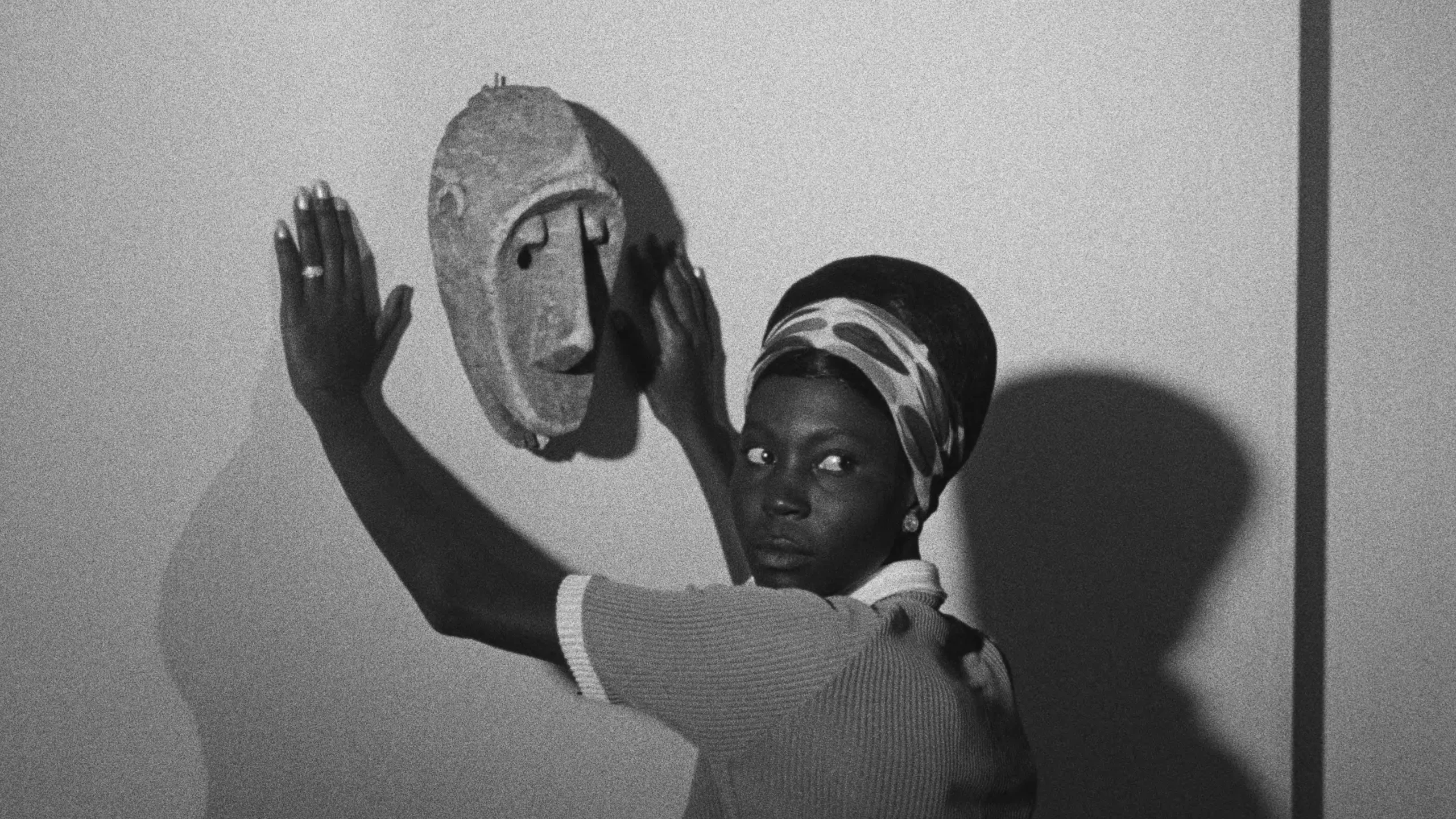 Mbissine Thérèese Diop in un fotogramma di La nera di...(1966) di Ousmane Sembène
