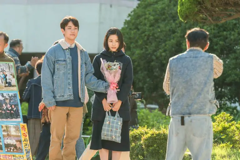 Miracle (2022) – L to R LEE Soo-kyung e PARK Jeong-min – Immagine concessa da Academy Two per uso stampa