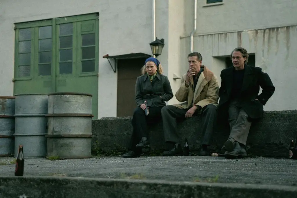 (L to R) Alexandra Gjerpen (Hanna), Pål Sverre Hagen (Sigbjørn), Kristoffer Joner (Alfred) ©Roxana Reiss - War Sailor La serie (TV Mini Series 2023)