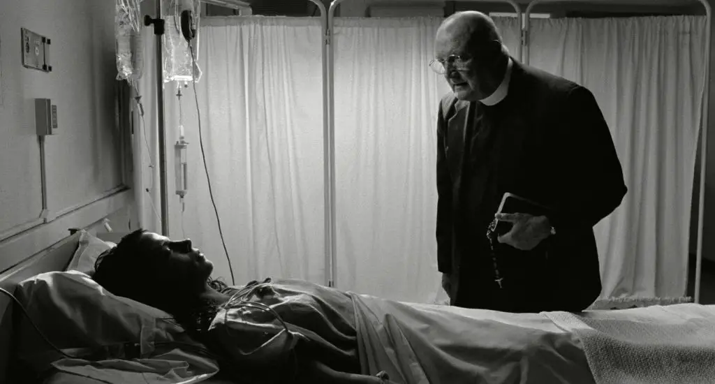 Verso la fine della pellicola Kathleen Conklin (Lili Taylor) si trova in ospedale dopo la strage sanguinolenta.- The Addiction - Vampiri a New York