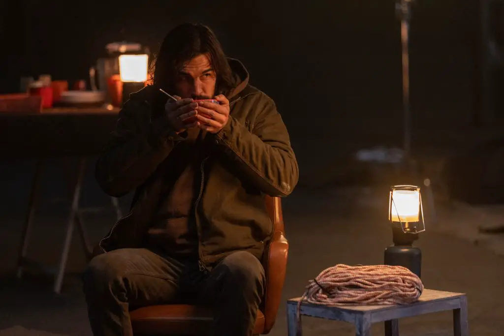 BIRD BOX (L to R) in BIRD BOX. Cr. LAB CREATIVE STUDIO - NETFLIX © 2022