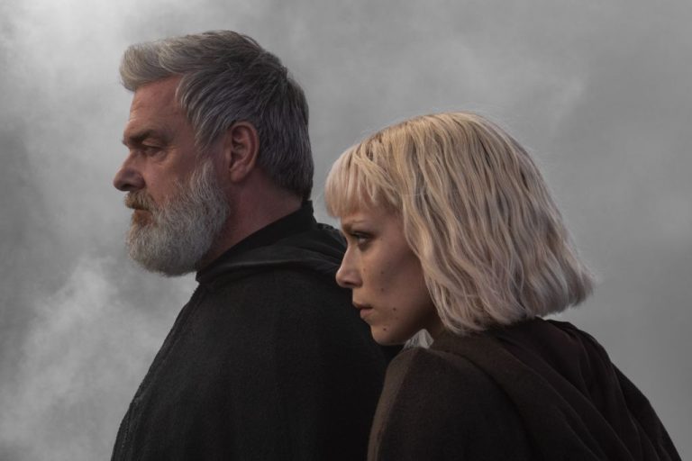 Ray Stevenson e Ivanna Sakhno in Ahsoka