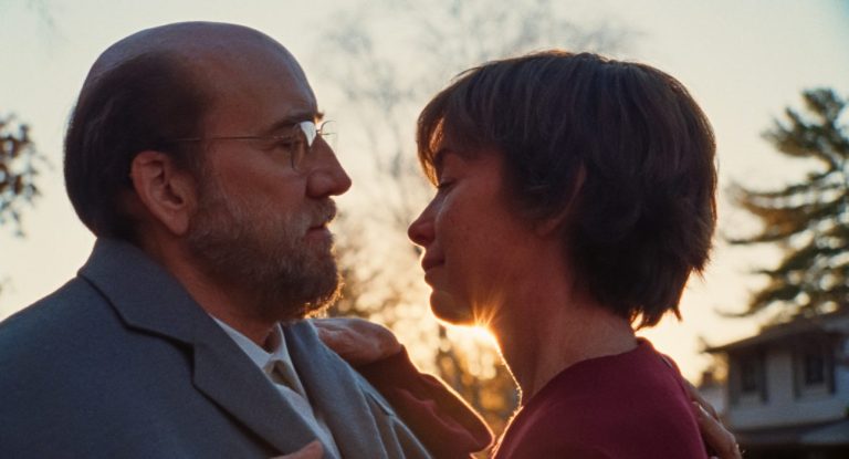 Dream Scenario - Hai mai sognato quest'uomo – L to R Nicolas Cage e Julianne Nicholson – Courtesy of A24 – © A24 – Immagine concessa da A24 per uso stampa
