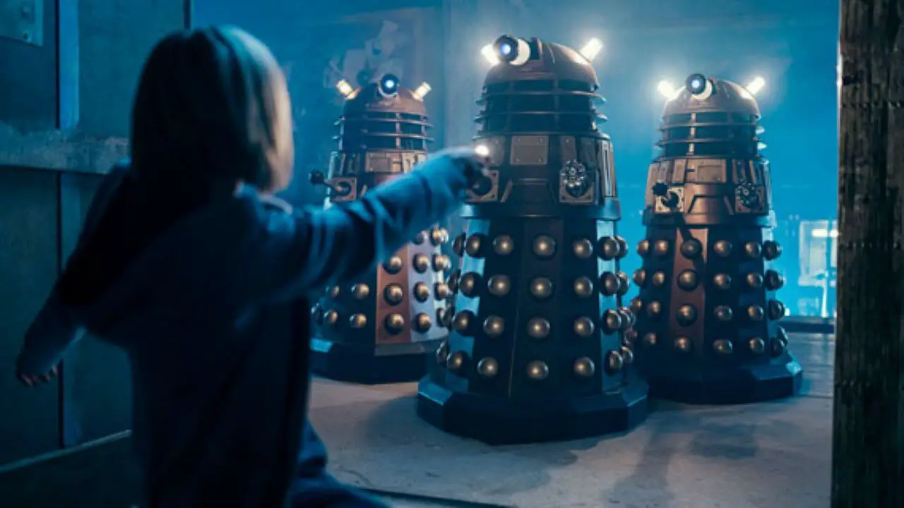 Il Dottore contro i Dalek in Docto Who Eve of the Daleks