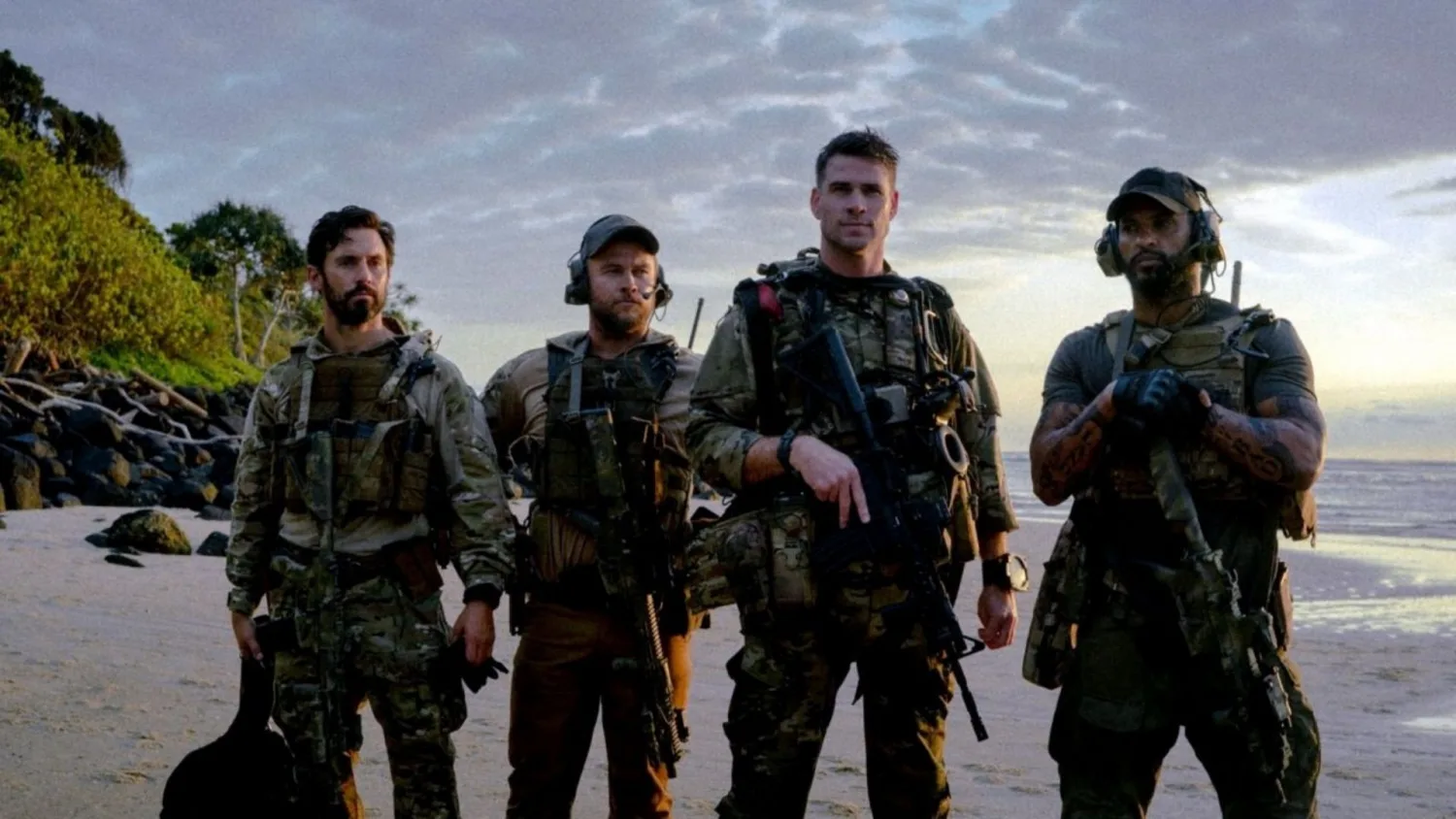 Milo Ventimiglia, Liam Hemsworth, Ricky Whittle e Luke Hemsworth nel film Land of Bad