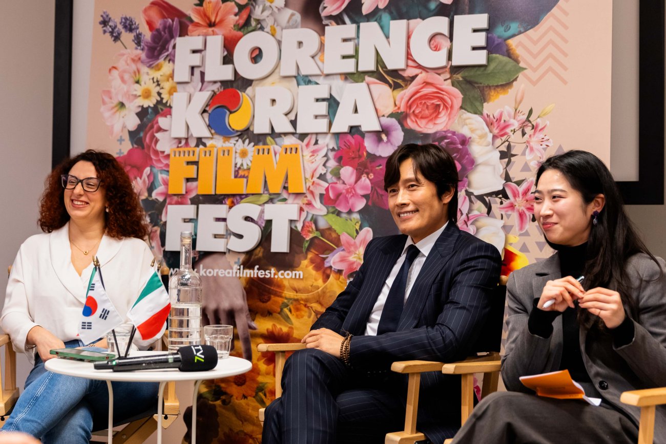 Lee Byung-hun durante la conferenza stampa a Firenze