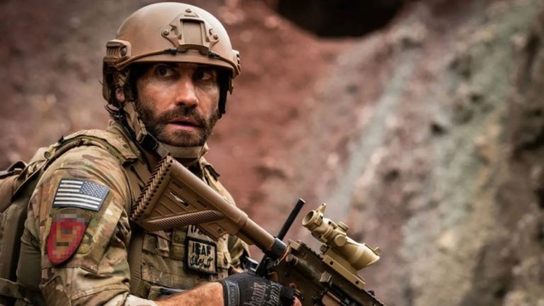Jake Gyllenhaal interpreta il sergente John Kinley
