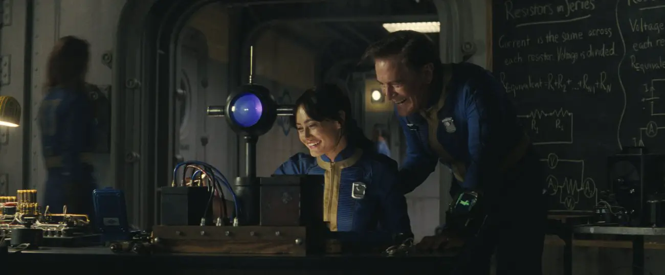 Ella Purnell e Kyle MacLachlan in una scena del primo episodio di Fallout (2024)
