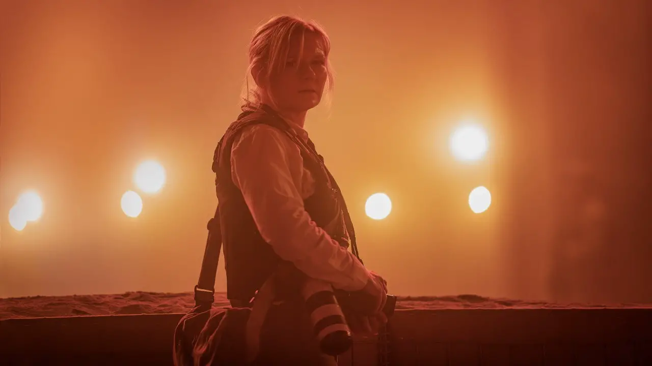 Kirsten Dunst in una scena di Civil War. Fonte: 01 Distribution