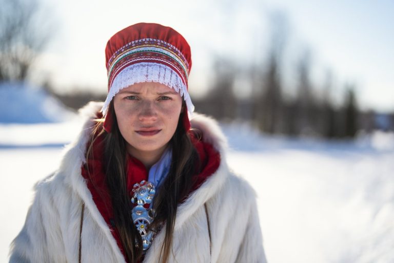 La ragazza delle renne - Stolen. Elin Oskal as Elsa in Stolen. Cr. Courtesy of Netflix © 2023