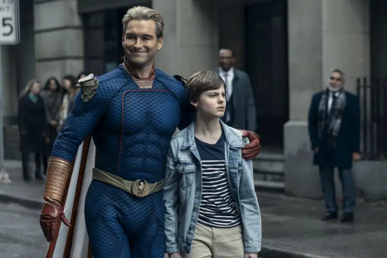 Antony Starr e Cameron Crovetti in una scena di The Boys (2024)