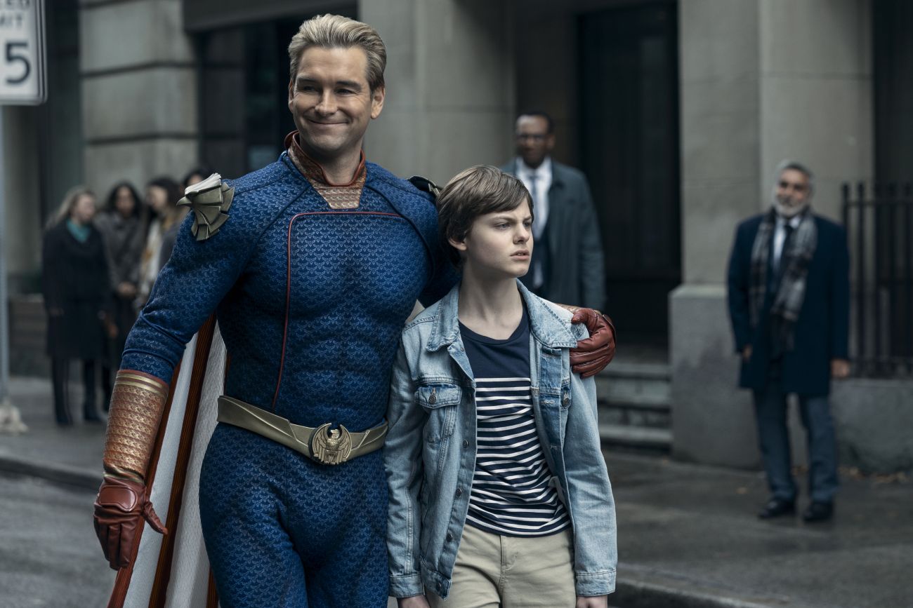 Antony Starr e Cameron Crovetti in una scena di The Boys (2024)