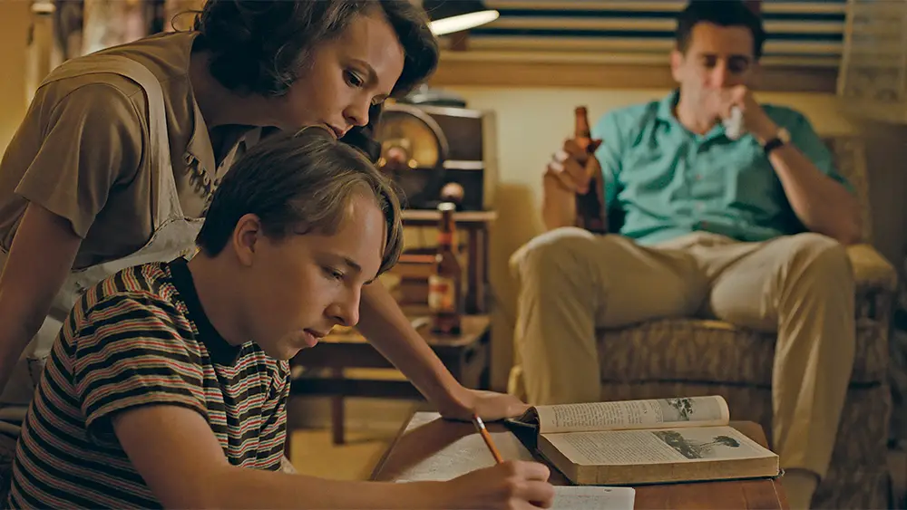 Carey Mulligan, Ed Oxenbould e Jake Gyllenhaal appear in Wildlife by Paul Dano, an official selection of the U.S. Dramatic Competition at the 2018 Sundance Film Festival. Courtesy of Sundance Institute.