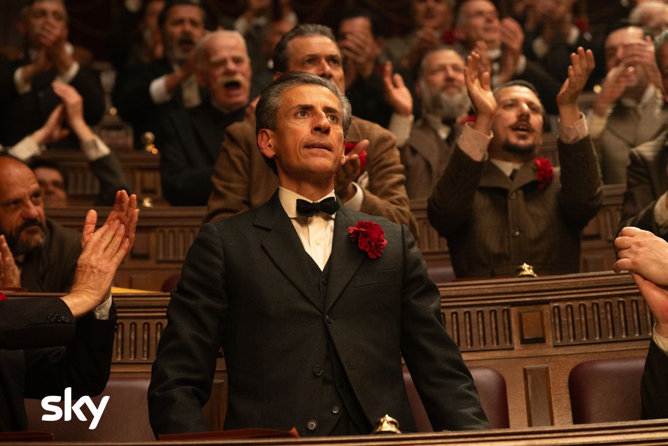 Gaetano Bruno interprete di Giacomo Matteotti in una scena nel Parlamento