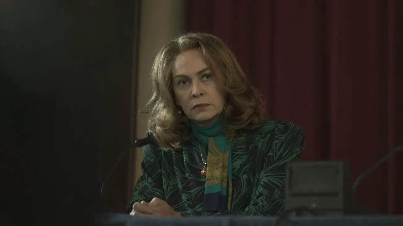 La farfalla impazzita scena film (2025)