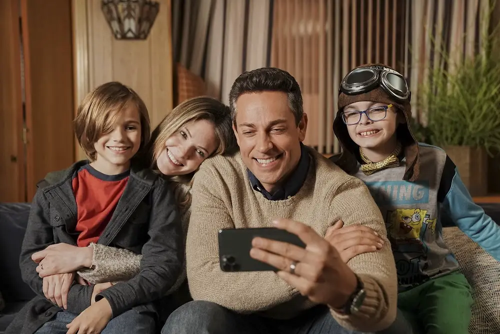 Zachary Levi e Jacob Laval in Il bambino di cristallo