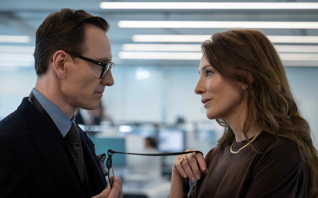 (L-R) Michael Fassbender as George Woodhouse and Cate Blanchett as Kathryn St. Jean – Black Bag (2025) – Regia di Steven Soderbergh – © Focus Features – Credit Claudette BariusFocus Features