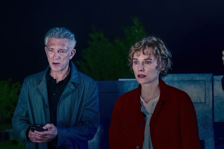 Vincent Cassel, Diane Kruger in The Shrouds - Credits Gravetech Productions Inc - Immagine concessa dall'ufficio stampa Di Milla & Macchiavelli