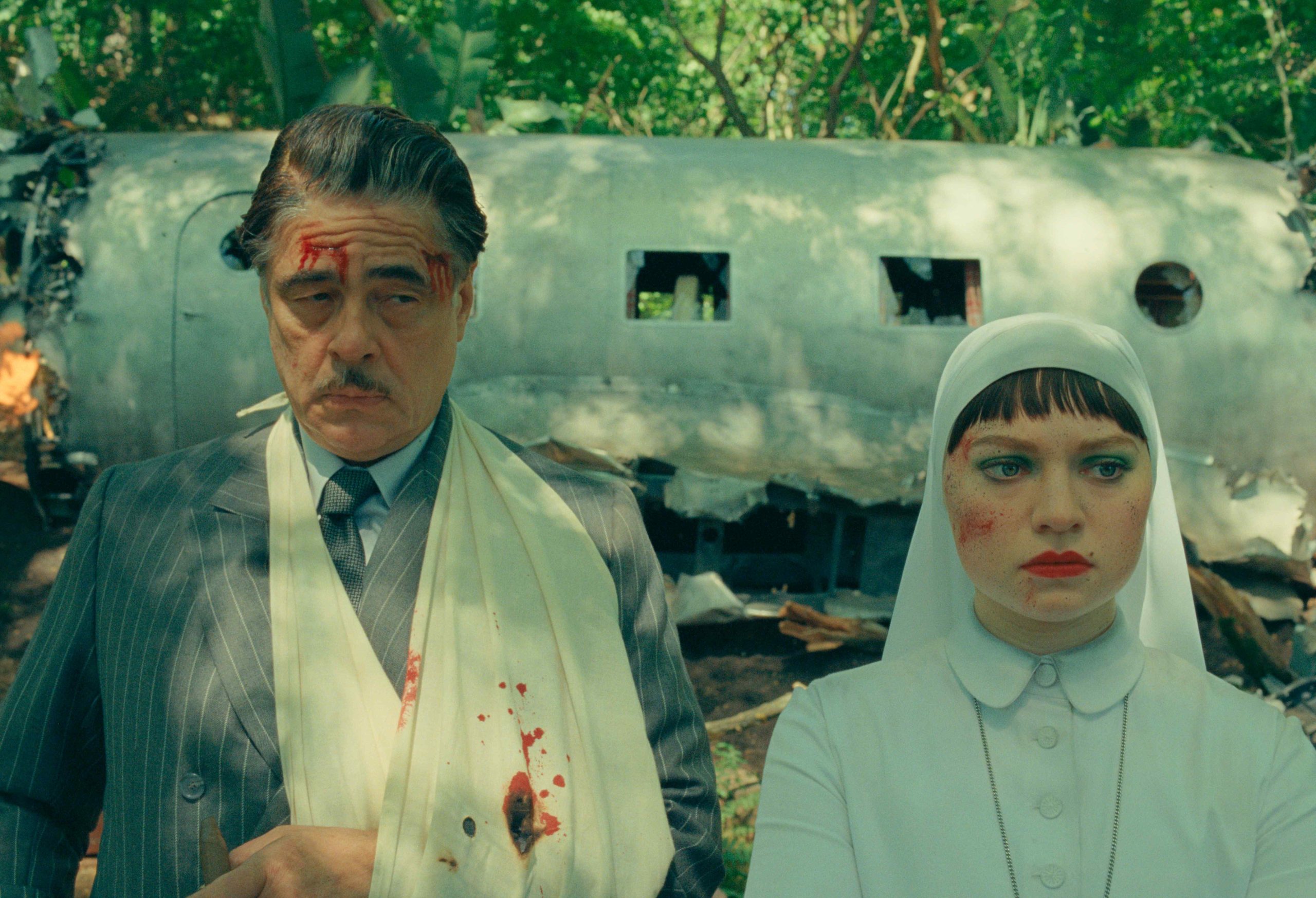 (L to R) Benicio Del Toro as Zsa-Zsa Korda and Mia Threapleton as Liesl in director Wes Anderson's THE PHOENICIAN SCHEME, a Focus Features release. .Credit: Courtesy of TPS Productions/Focus Features © 2025 All Rights Reserved.
