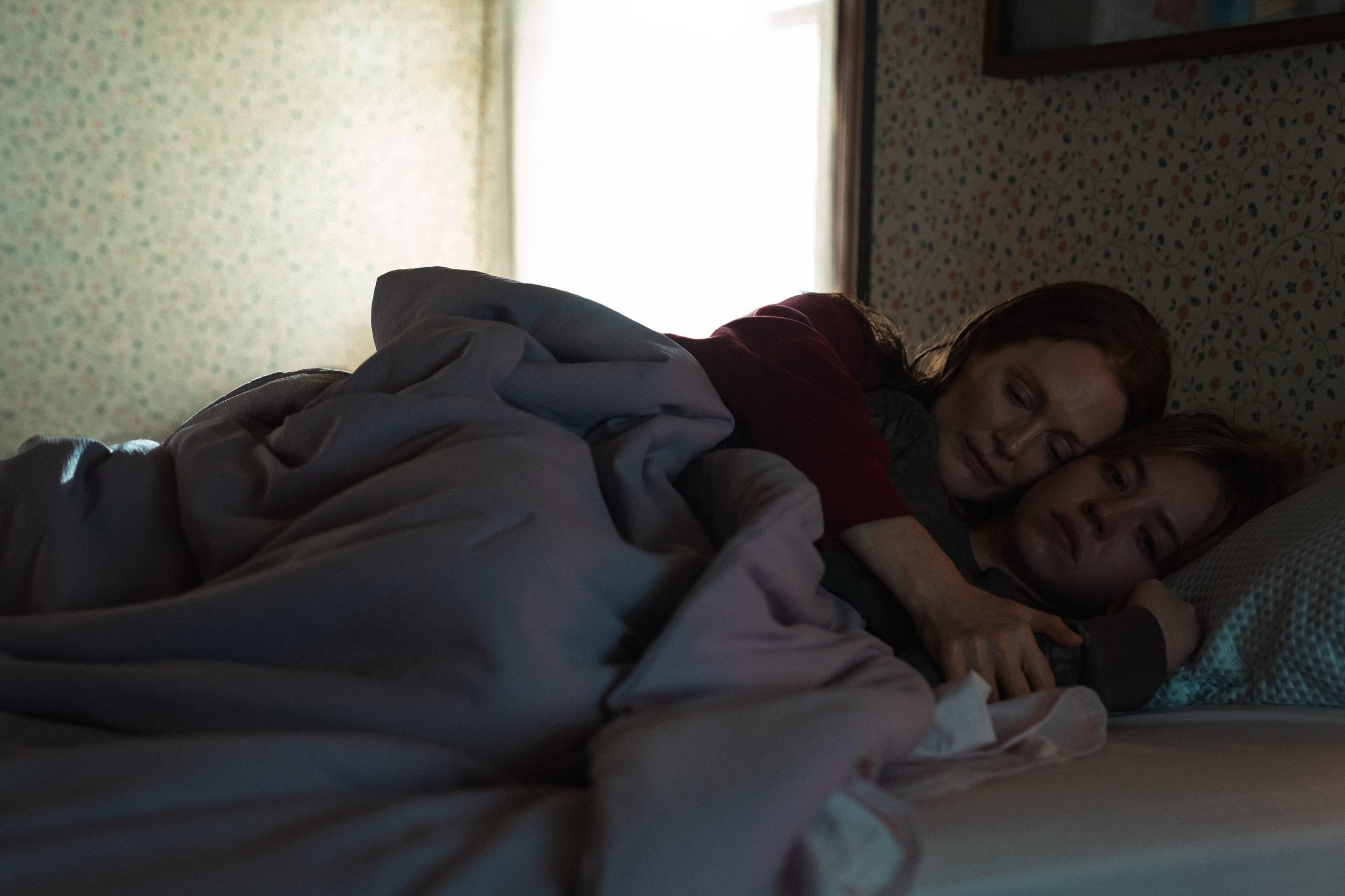 Julianne Moore e Sydney Sweeney in “Echo Valley”, disponibile dal 13 giugno 2025 su Apple TV+. - Immagine ricevuta per uso editoriale