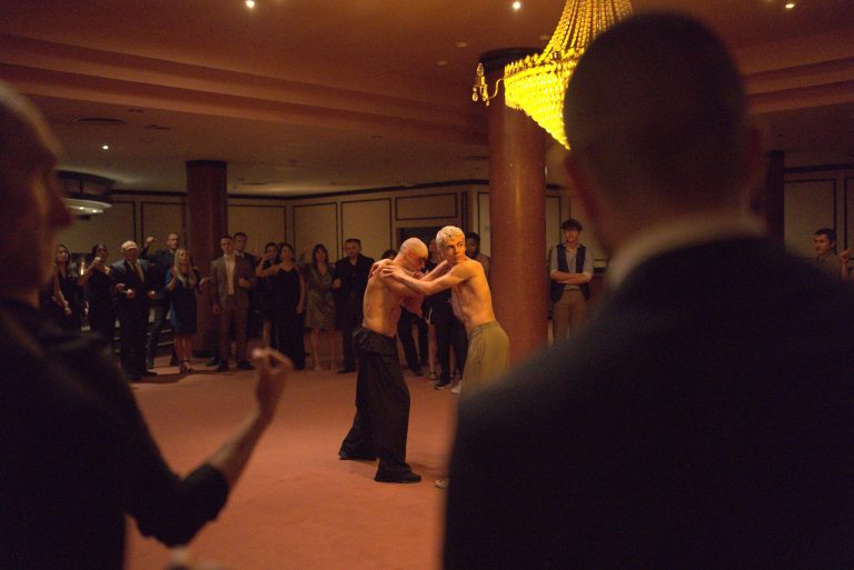 Mani Nude (2024) – Regia di Mauro Mancini – © Medusa Film – Ufficio stampa Boom PR – Immagine concessa per uso editoriale.