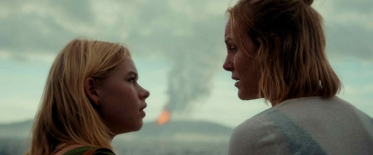 La Palma. (L to R) Alma Günther as Sara and Ingrid Bolsø Berdal as Jennifer in La Palma. Cr. Courtesy of Netflix © 2023