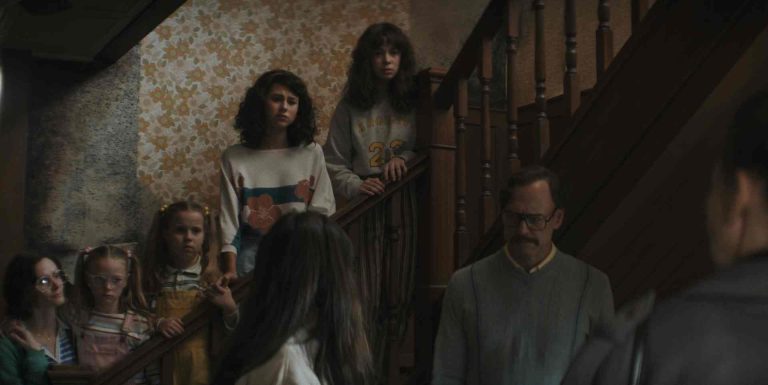 (L-r) REBECCA CALDER as Janet Smurl, TILLY WALKER as Carin Smurl, MOLLY CARWRIGHT as Shannon Smurl, BEAU GADSDONG as Dawn Smurl, KILA LORD CASSIDY as Heather Smurl, and ELLIOT COWAN as Jack Smurl in New Line Cinema’s “THE CONJURING LAST RITES,” a Warner Bros. Pictures release.