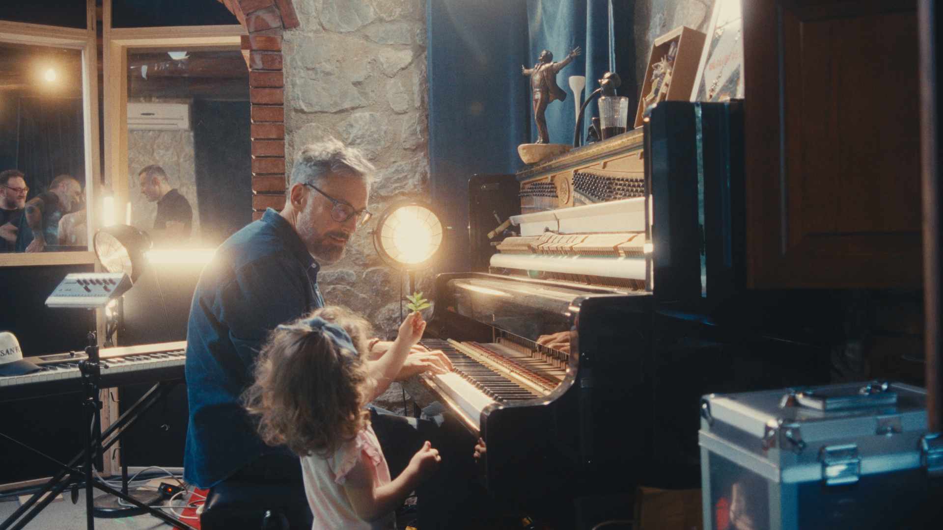 Immagine stampa ricevuta per uso editoriale da The Rumors