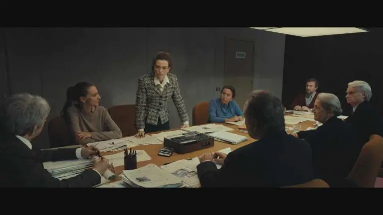 La camera del consiglio - Credit. Notorius Pictures - Immagine ricevuta a uso editoriale da Gargiulo&Polici Communication