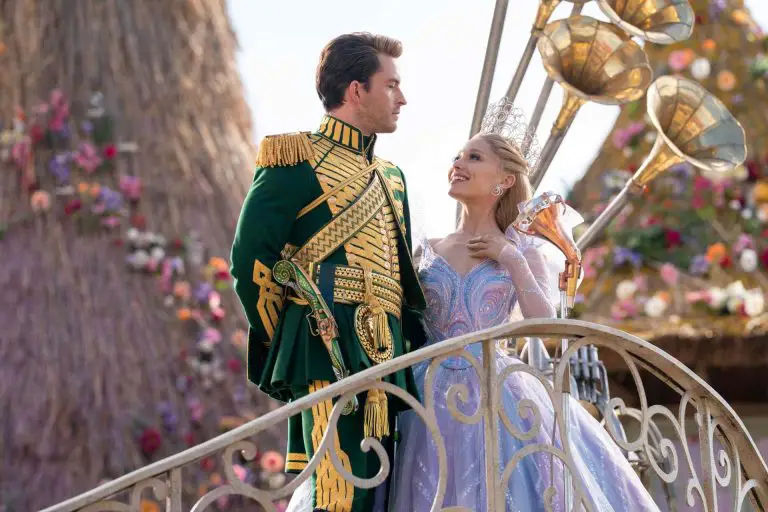 L to R: Jonathan Bailey is Fiyero and Ariana Grande is Glinda in WICKED FOR GOOD, directed by Jon M. Chu. © Universal Studios. All Rights Reserved.